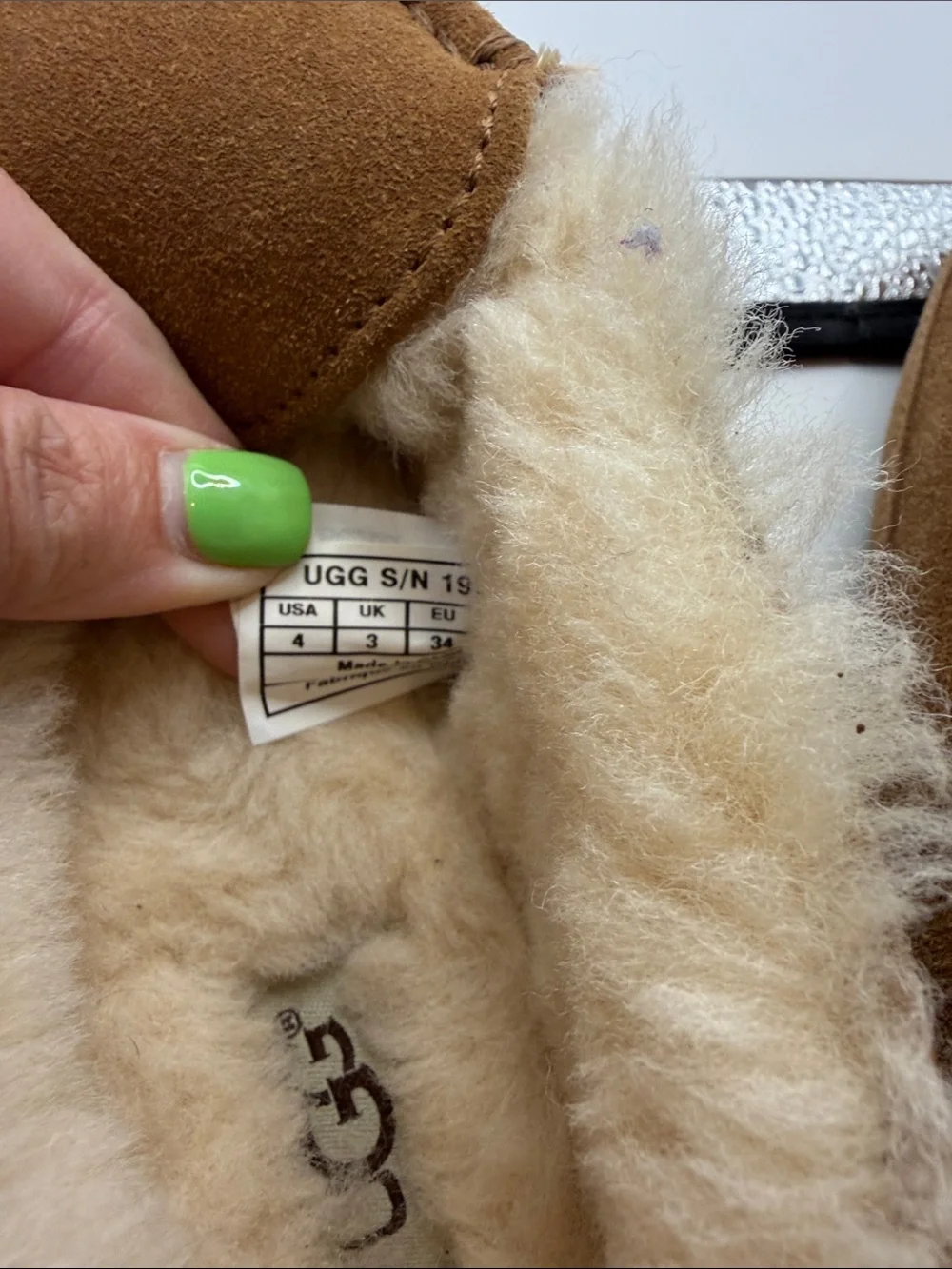 UGG Kids Ascot Sheepskin Slippers - Unisex US Size 4 Indoor - Cozy Comfort